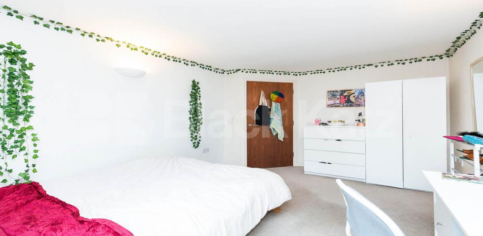 Modern 3 bed 2 bath within a private development mins to tube Barnsbury Grove, Kings Cross